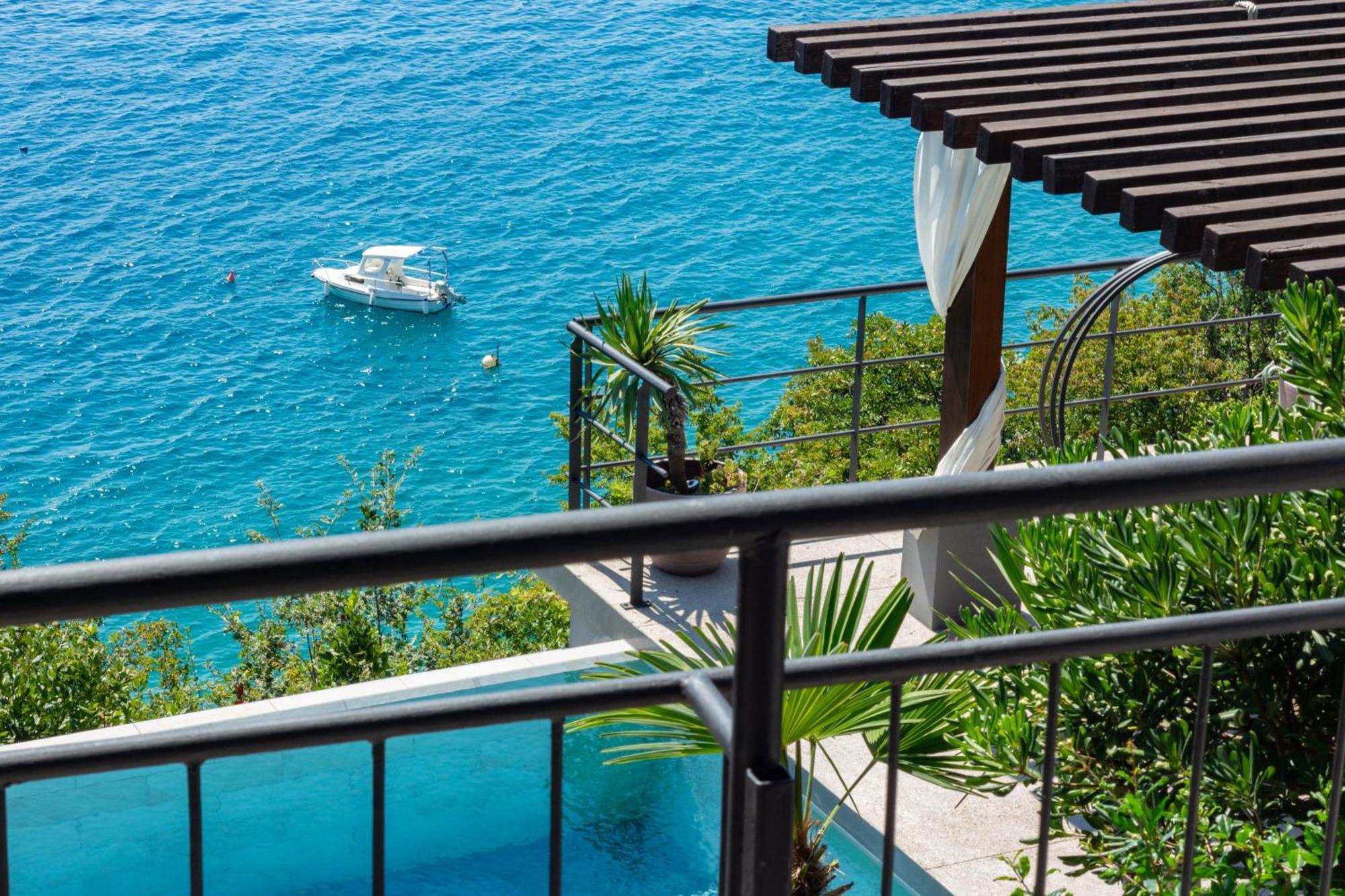 Artistic Beach House With Pool ヤドラニヴォ エクステリア 写真